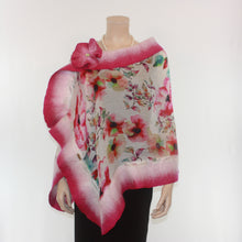 Charger l&#39;image dans la galerie, Vibrant magenta flowers shawl #210-33
