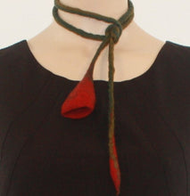 Load image into Gallery viewer, Wet felted flower necklace
