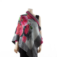 Charger l&#39;image dans la galerie, Vibrant grey and pink poppy shawl #218-7
